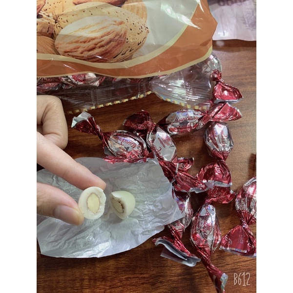 Kẹo socola trắng bọc hạnh nhân Granddian 450g