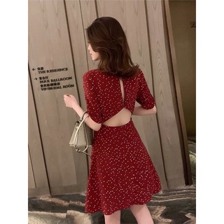 Đầm đỏ chấm bi dáng cutout lưng