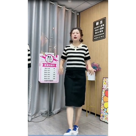 (50 - 90 KG) CHÂN VÁY JEAN DÁNG DÀI MIX CÙNG ÁO THUN SỌC ĐEN TRẮNG, CHE KHUYẾT ĐIỂM VÒNG 2 VÒNG 3 TỐT, TỰ TIN XUÓNG PHỐ