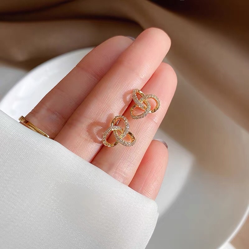 Bông tai nữ thiết kế độc đáo viền đá thời trang màu vàng H9