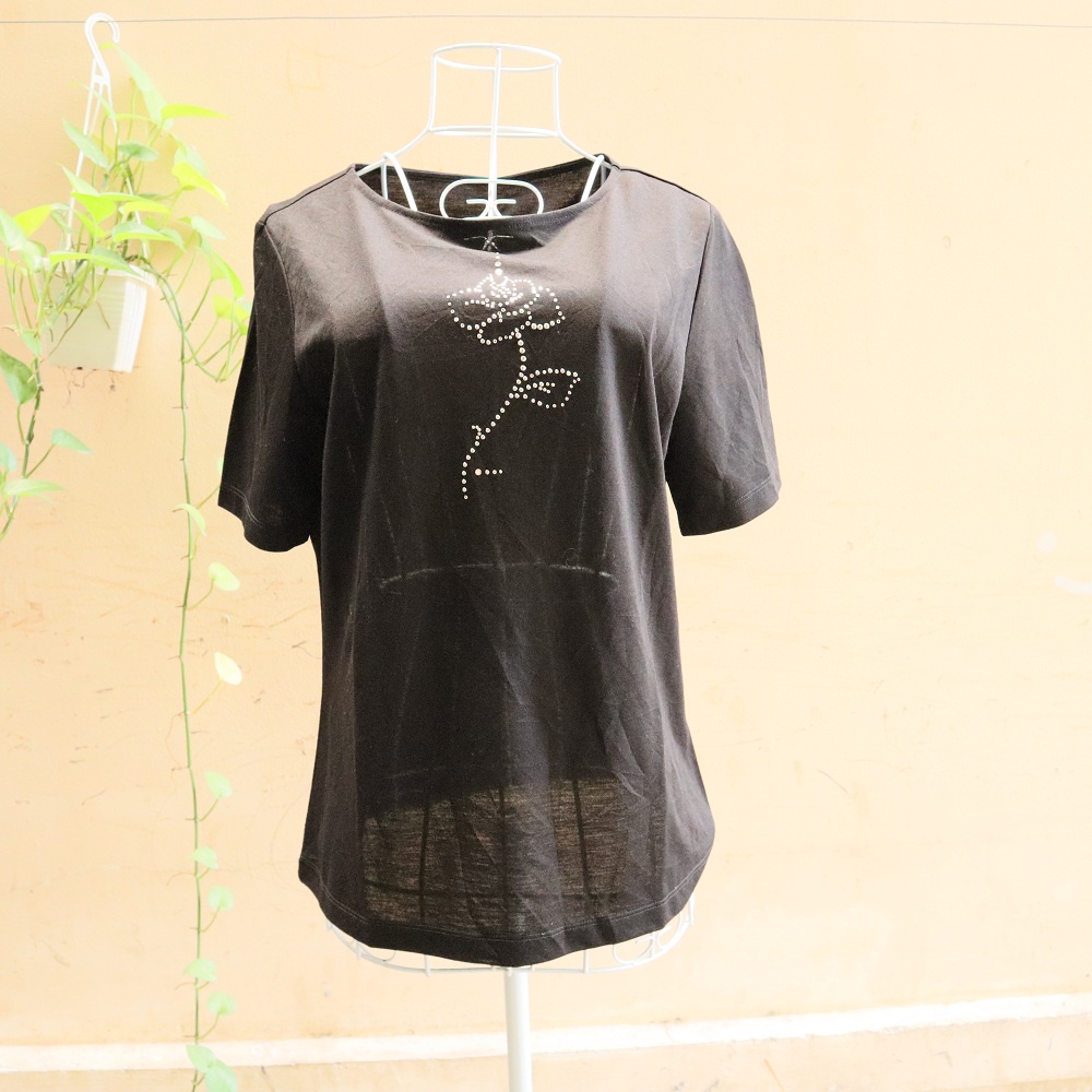 Áo thun đen đẹp