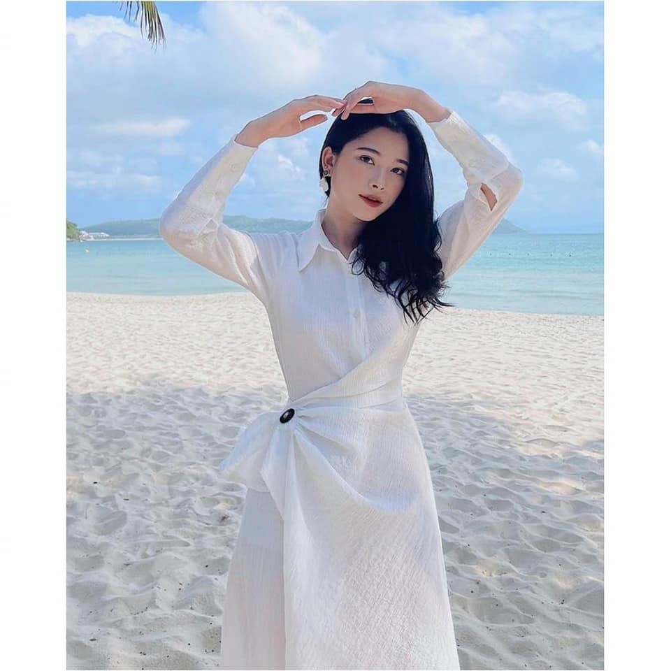 Đầm Sơ Mi Trắng Đen Tay Dài Xẻ Tà Xoắn Eo Đính Nút Tay Dài