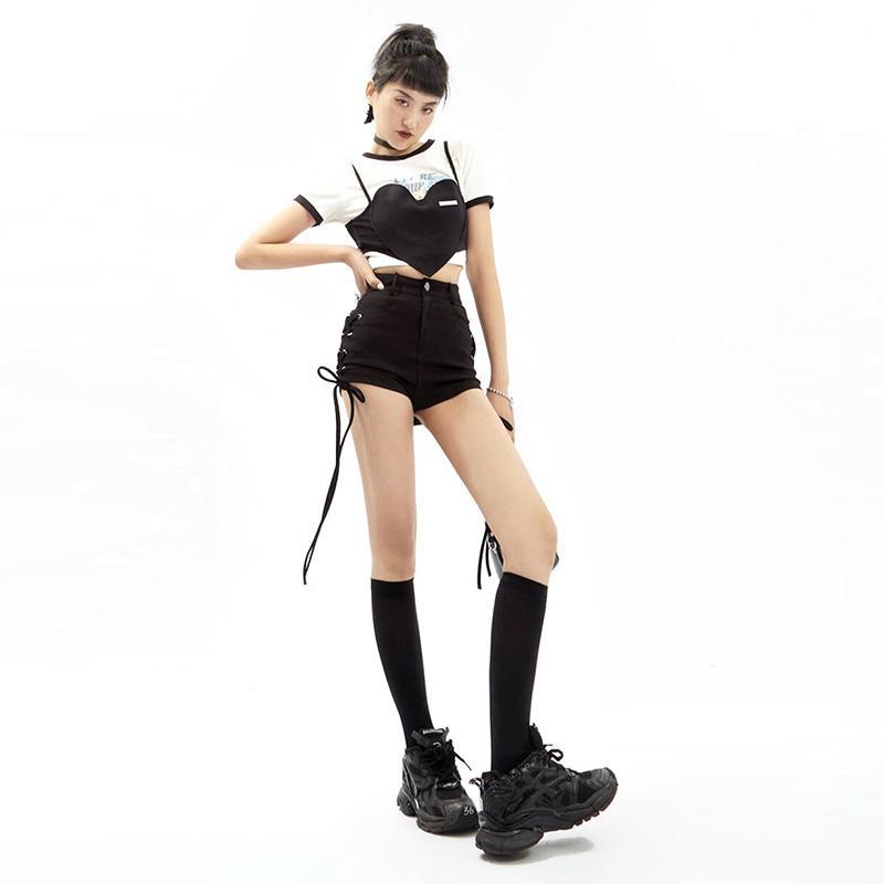 Set áo thun tay ngắn cổ tròn màu tương phản in hình mèo + áo dây hình trái tim phong cách hot girl mùa xuân có bán lẻ