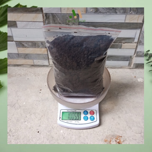 Phân trùn quế, phân bón hữu cơ trồng cây 100% nguyên chất túi 1kg tiện lợi