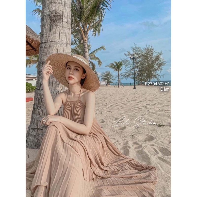 Đầm maxi tầng dập ly cổ yếm hở lưng | BigBuy360 - bigbuy360.vn