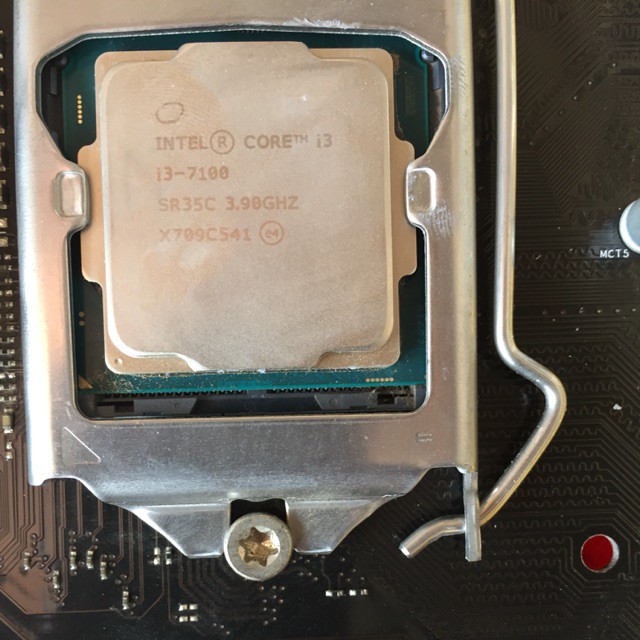 CPU Intel Core i3-7100. Chip i3 7100