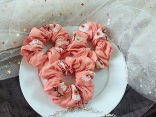 Dây buộc tóc Scrunchies hoa cúc