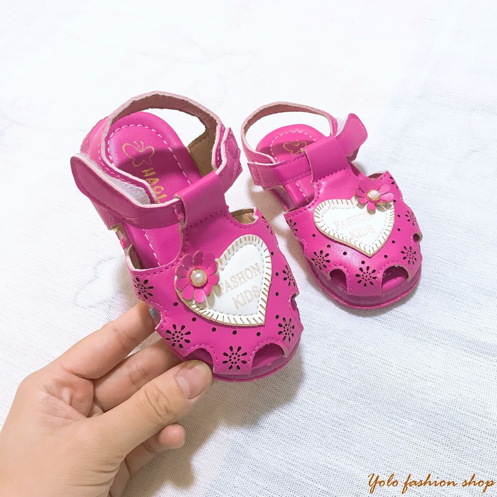 SN7-Hình thật_Giày sandal tập đi cho bé gái có đèn nhấp nháy hình trái tim siêu dễ thương - Hàng QC cao cấp