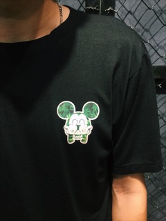 Áo phông ngực in Mickey Brocode