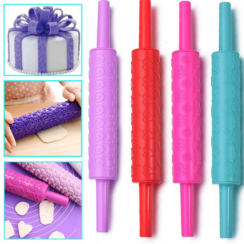 Cây Lăn Bột Làm Bánh Họa Tiết Trái Tim Xinh Xắn Tiện Dụng