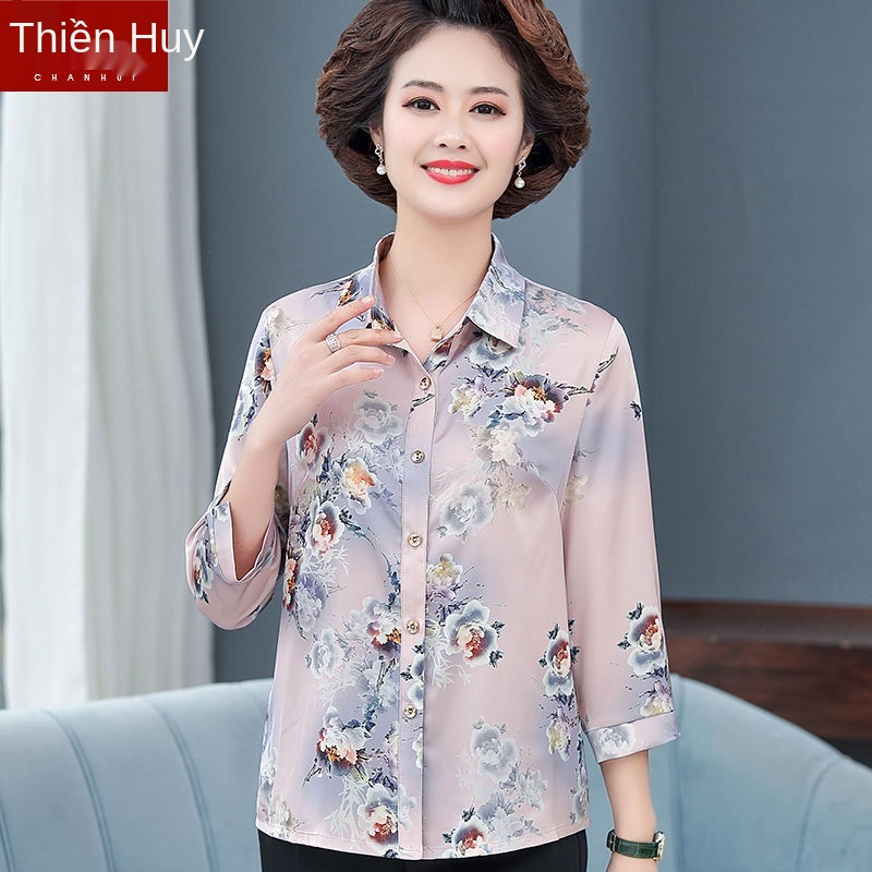 Áo sơ mi lụa satin mẹ mùa xuân mới của phụ nữ cộng với kích thước ba phần tư tay áo hàng đầu của phụ nữ trung niên và ca
