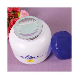 KEM DƯỠNG VITAMIN E THÁI LAN