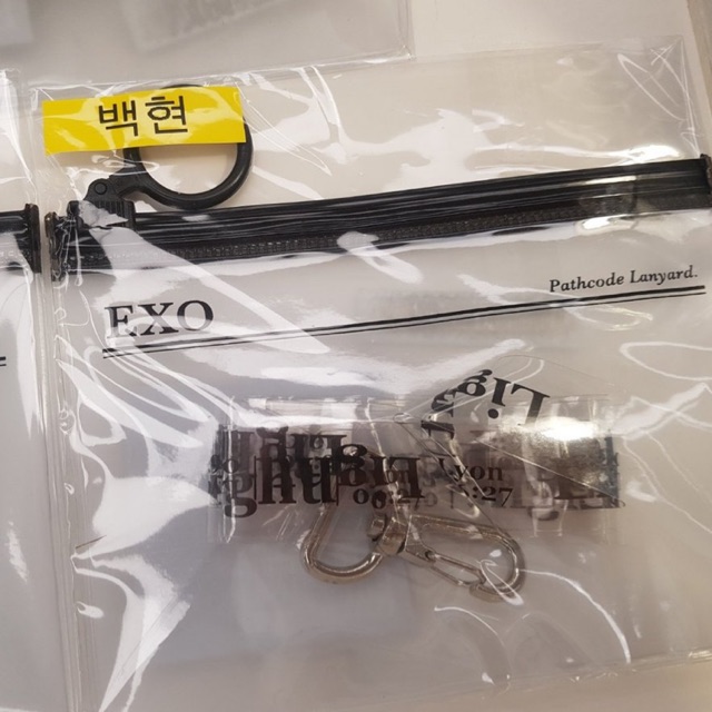 Lanyard Baekhyun trong suốt kèm túi EXO - hàng official