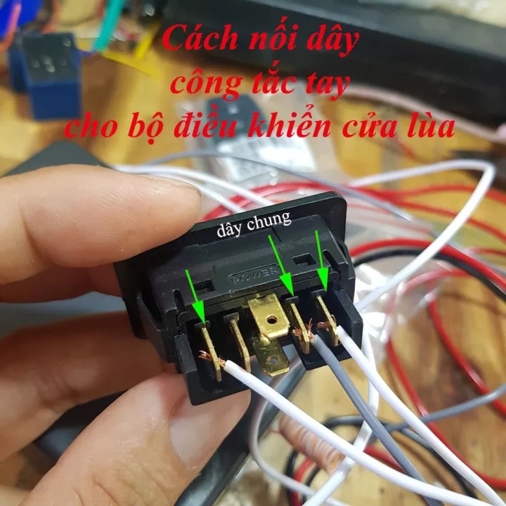 Công tắc bập bênh lên cửa kính xe ô tô, loại giắc cắm 6 chân - DC12V