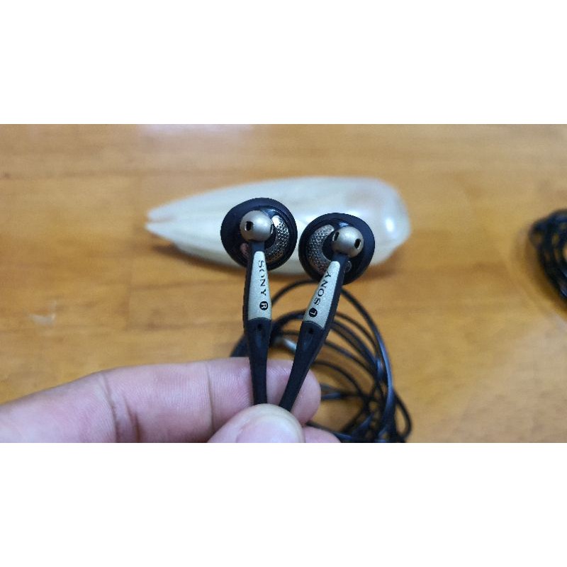 Tai nghe Sony MDR-E888 silver