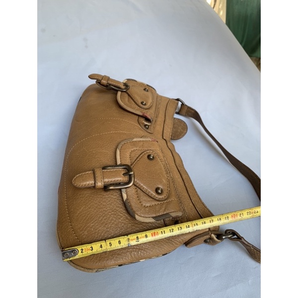 Túi chuẩn si. Túi qua sử dụng. Khách vui lòng xem hình nếu muốn biết thêm thông tin sản phẩm mời khách vô chat . Thanks.