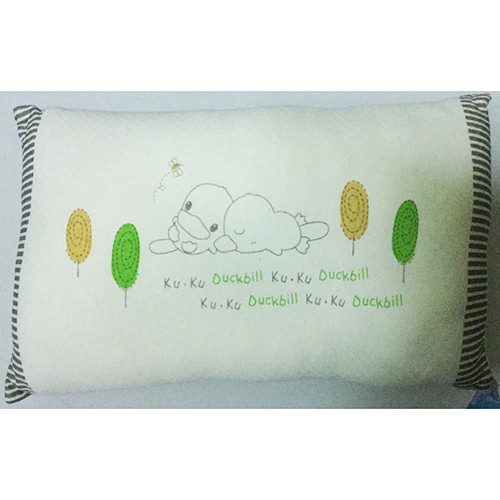 Gối lõm chống méo đầu cho bé bằng bông và vải organic KU.KU KU2053 ( size 23 x 35 cm)