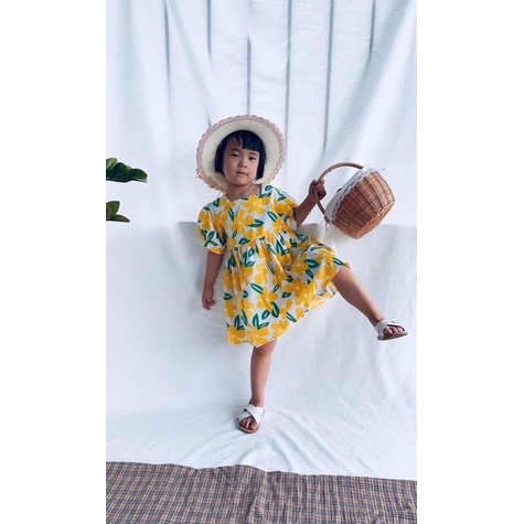 Đầm đôi hoa vàng cho mẹ và bé