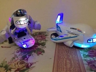 Máy bay biến hình robot