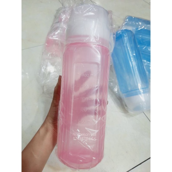 Bình nước kèm ly dung tích 1.2L