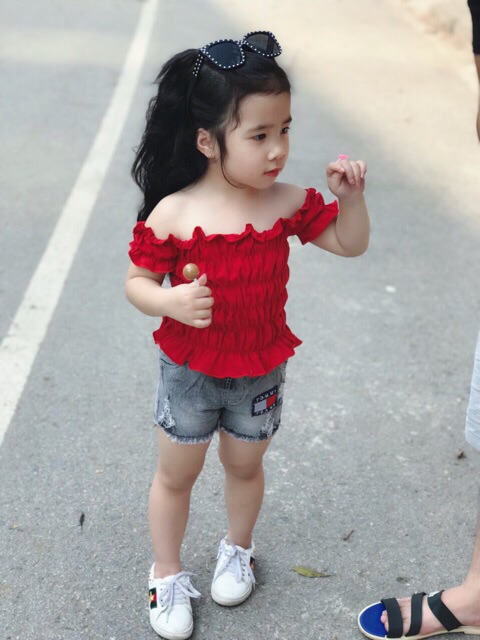 Áo trễ vai bé gái