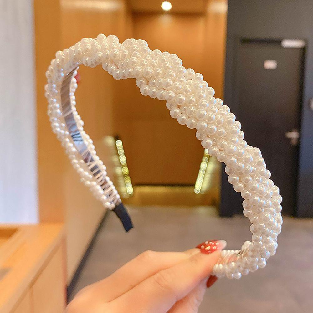 Cài Tóc Dạng Xoắn Thanh Lịch Cho Cô Dâu