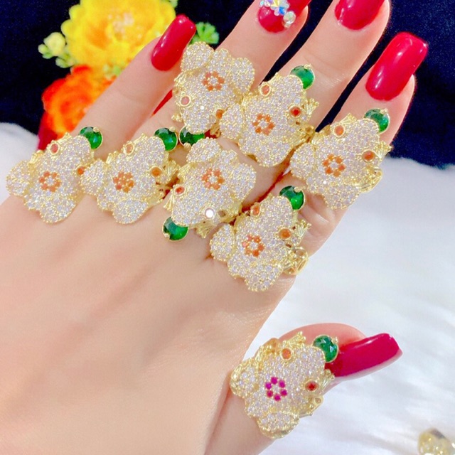 Nhẫn nữ kiểu con cóc màu vàng 18 ngậm đá xanh cao cấp mẫu mới cực đẹp