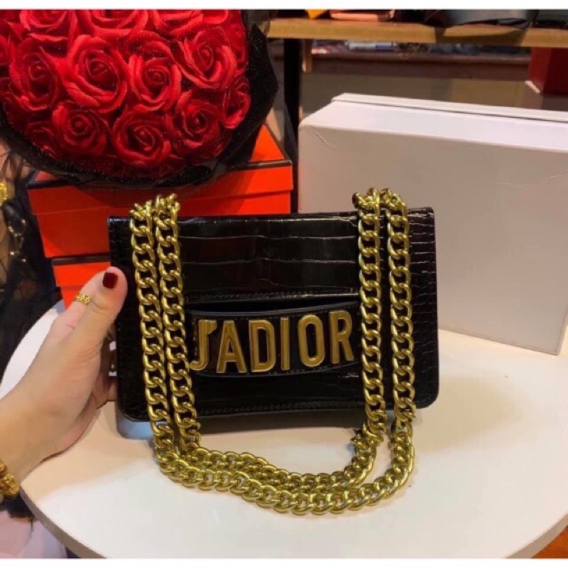 Túi j.a.d.i.o.r vân rắn xích nặng tay hot trong năm(hàng xinh yêu lắm ah)