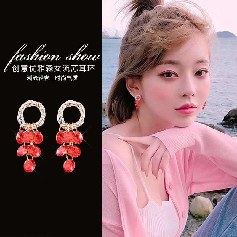 Khuyên Tai Tua Rua Xu Hướng Mới