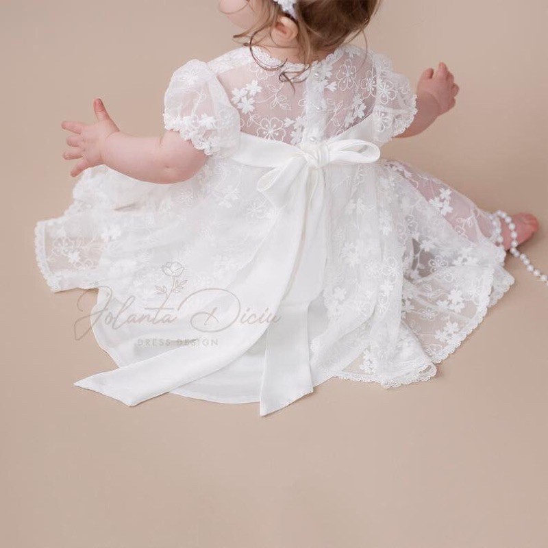 Váy ren công chúa