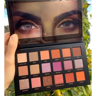 Bảng màu mắt Huda Beauty Desert Dust