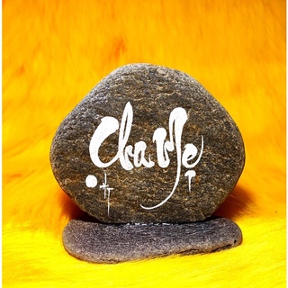 Thư pháp chữ Cha Mẹ viết trên đá. Kích thước: 8x6x12cm. Viết theo yêu cầu