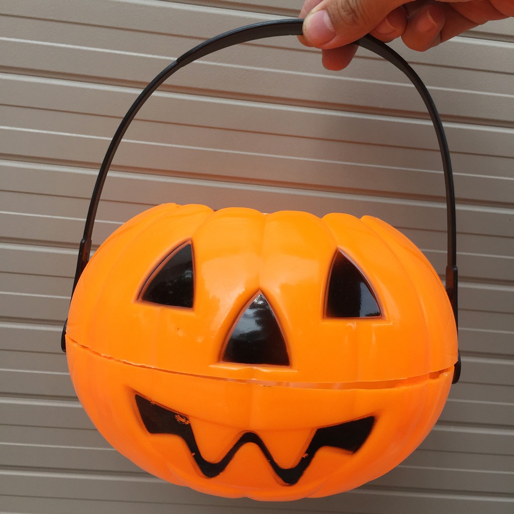 Giỏ xách bí ngô đựng kẹo Halloween bằng nhựa đường kính 17cm