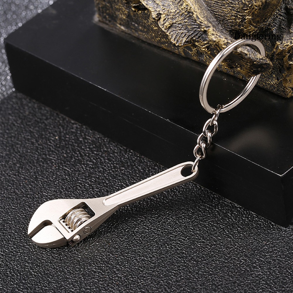 Móc khóa hình cờ lê độc đáo