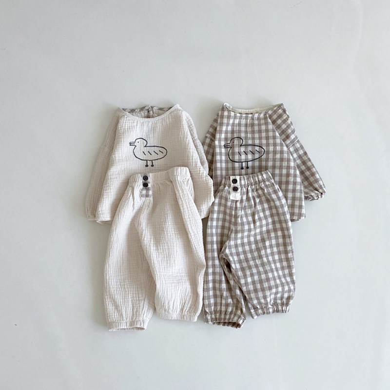 Bộ áo tay dài in họa tiết chú vịt và quần dài đáng yêu dành cho trẻ em
