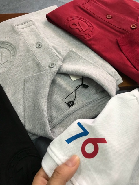 Áo thun cổ bẻ logo dập 76