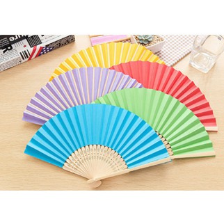 Quạt hoạt hình gấp Q6 cổ trang chụp ảnh trơn múa nhiều màu