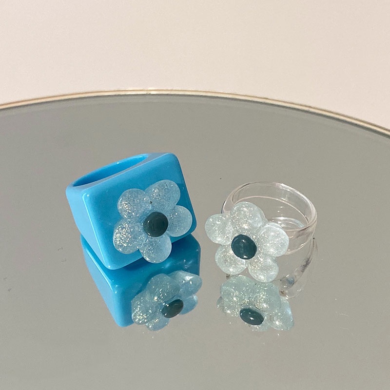 Nhẫn resin bản rộng hình hoa màu xanh dương xinh xắn dành cho nữ