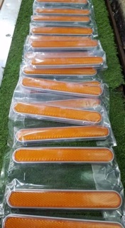Mắt mèo phản quang dán thân phuộc trước