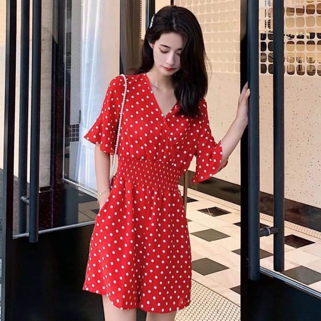 Váy chấm bi