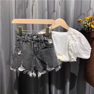 Quần short jean thêu bé gái