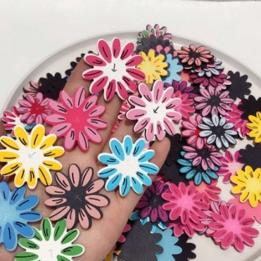 2-5-10 Miếng - patch nhựa hình hoa 3.9cm nhiều màu