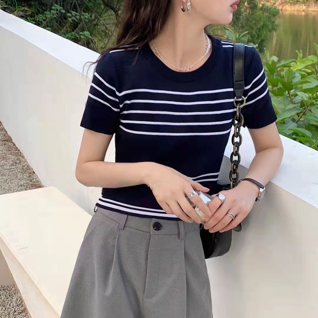 Áo dệt kim tay ngắn kẻ sọc T4GyL