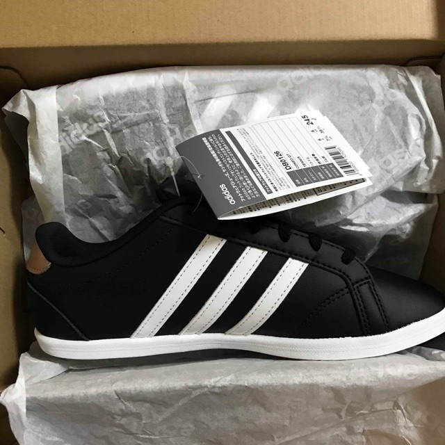Giày adidas