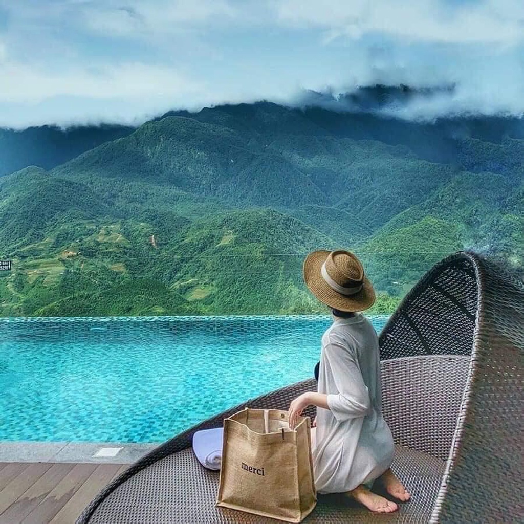 Túi cói Merci đi du lịch loại 1 túi to,lót dày dặn, ko bán hàng loại 2 nhe, có bọc nâu bên ngoài TBB23