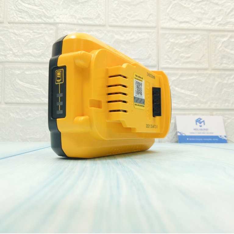 Pin 4a mỏng, pin 4a Dewalt 20V – 4Ah DCB240