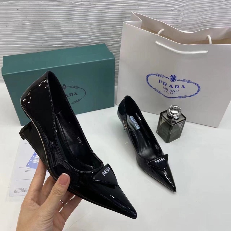 Giày cao gót mũi nhọn đế cách điệu mã mới 2022