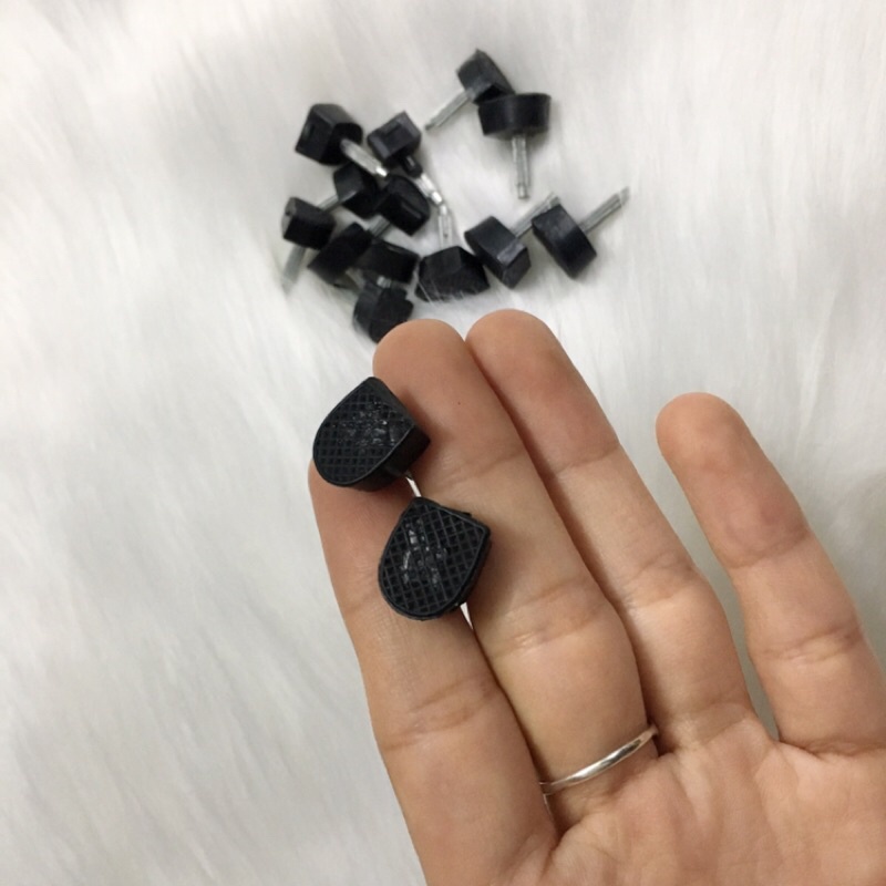 Nút gót giày cao gót dành cho gót nhọn với 3 phân loại