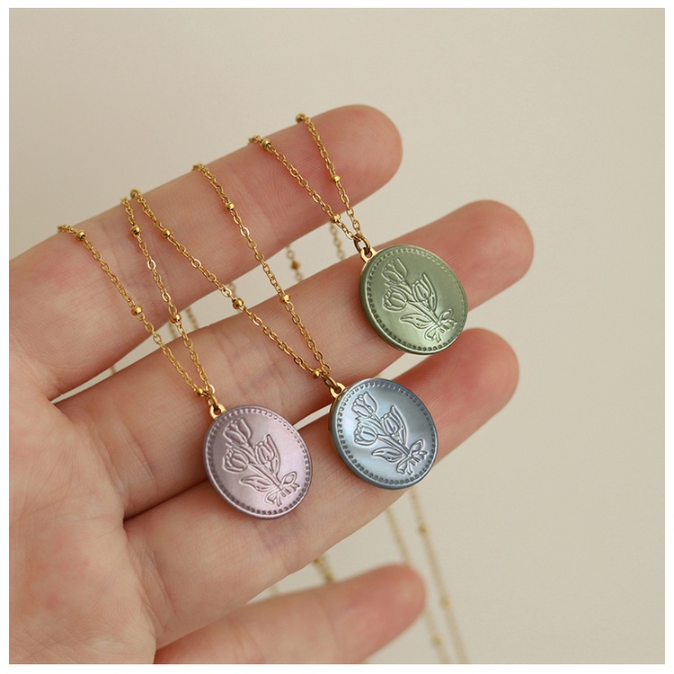 Dây chuyền titan mặt oval chạm hoa tulip không gỉ