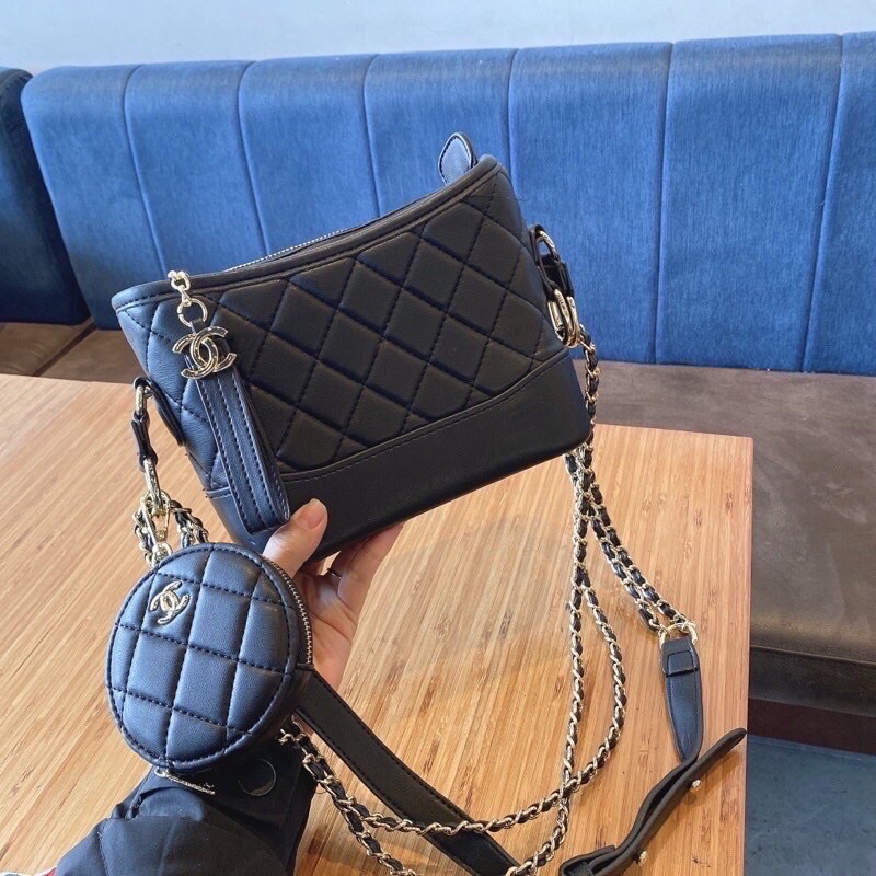 Túi hobo Chanel đế cứng chuẩn from